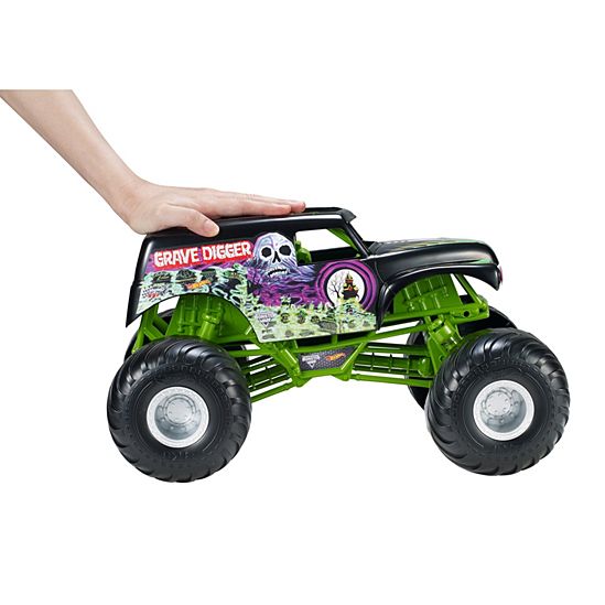 Hot Wheels Monster Jam Giant Grave Digger Truck HOT WHEELS